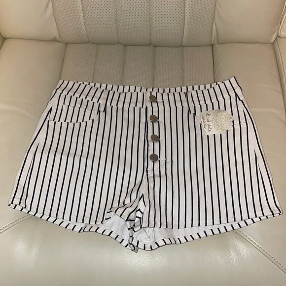 Pants - NWT Altar’d state shorts